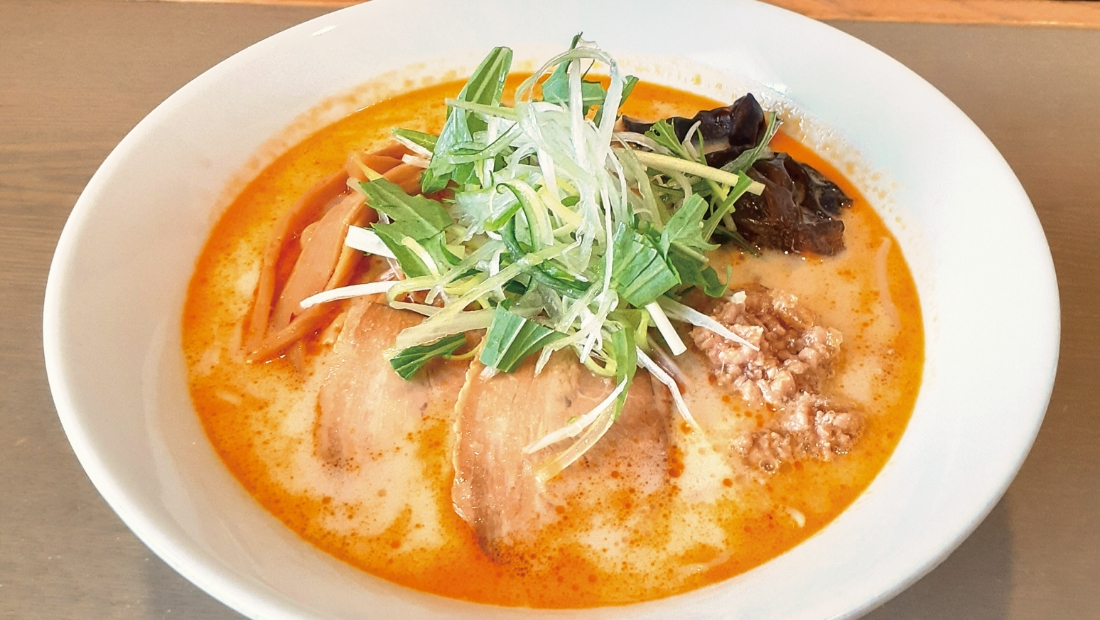 白ごまのまろやかな旨味と 塩味に辣油の辛さをプラス