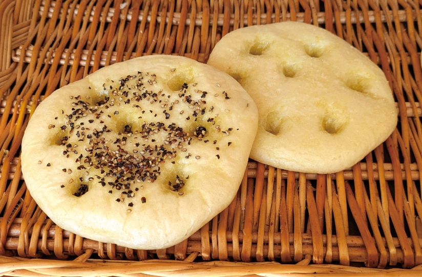 生地のうま味とオリーブオイル、食感にこだわったフォカッチャ