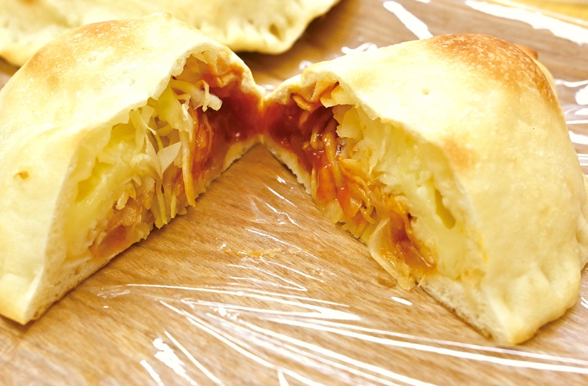 庄内産小麦を使った キャベツたっぷり包み焼きピッツァ