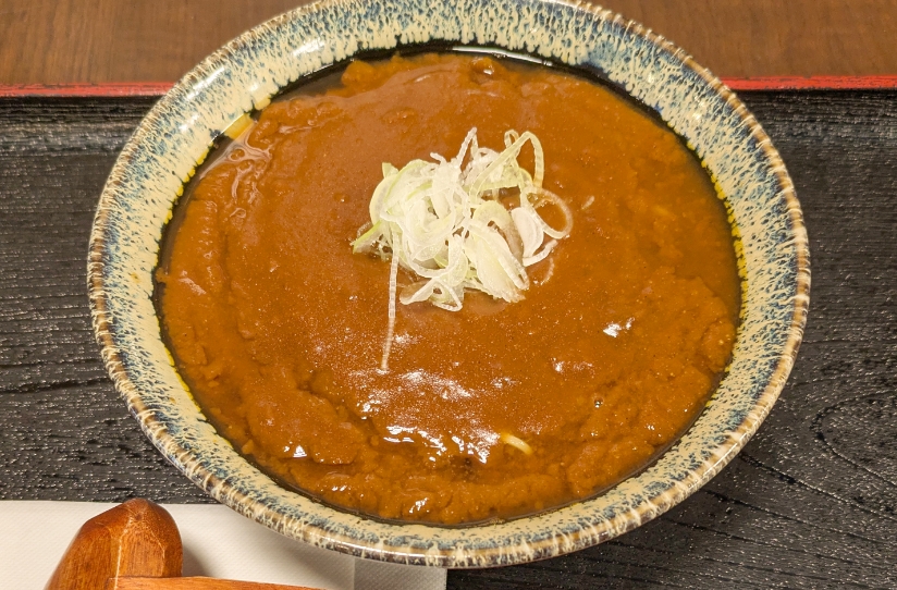 茹でたて生そばが決め手　そばの風味豊かな 一 杯