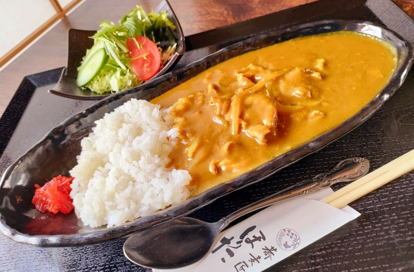鶏ガラのダシが香る。蕎麦屋ならではの本格カレーライス