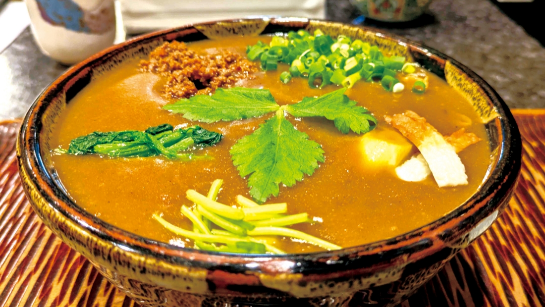 味変で三度美味しい！特選麻辣肉味噌で仕立てた進化系カレー南蛮