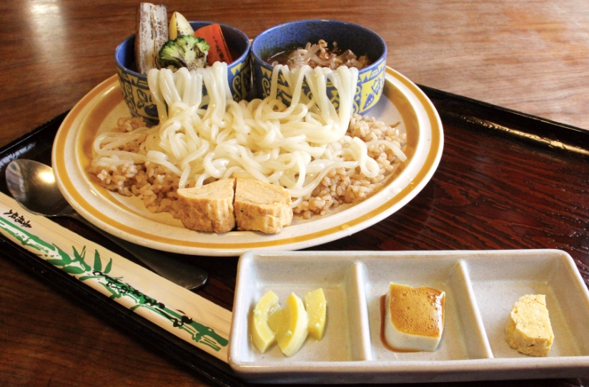のど越しの良いうどんと玄米で食べる