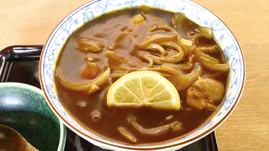 出汁の深みとカレーが味わい深い一品