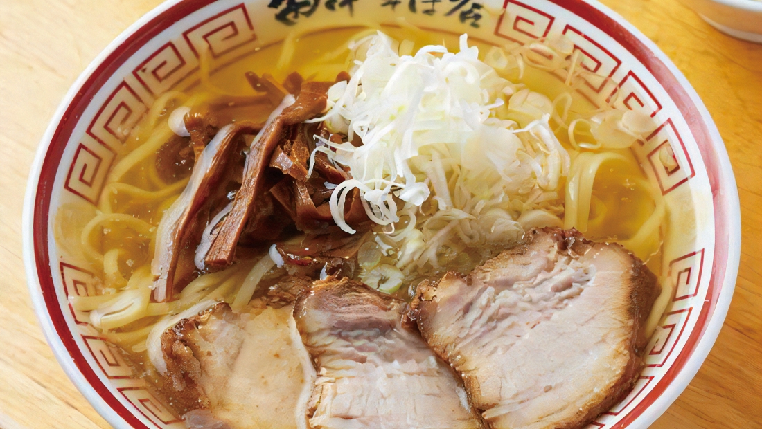 お店で人気の夏の定番！鰹だしの冷やし中華そば