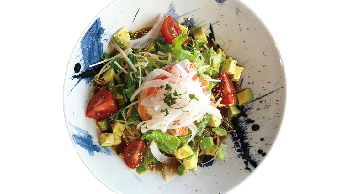 瑞々しさ弾けるサーモンと麺の新境地
