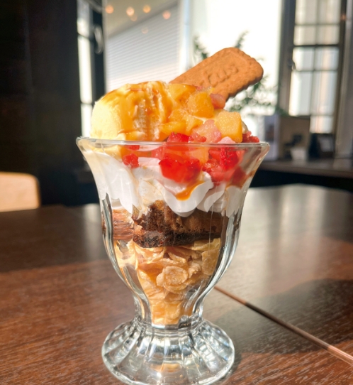 キャラメル風味のアイスとコーヒーの大人パフェ