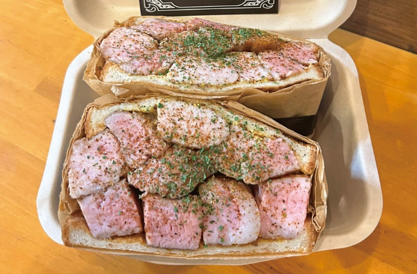 肉を喰らう、圧巻の極厚サンド