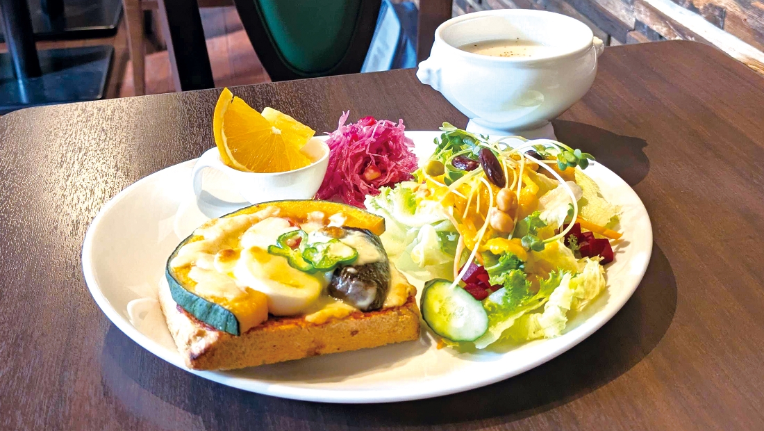 テーマは「健康と寛ぎ」。体にやさしいナチュラルフードのランチ