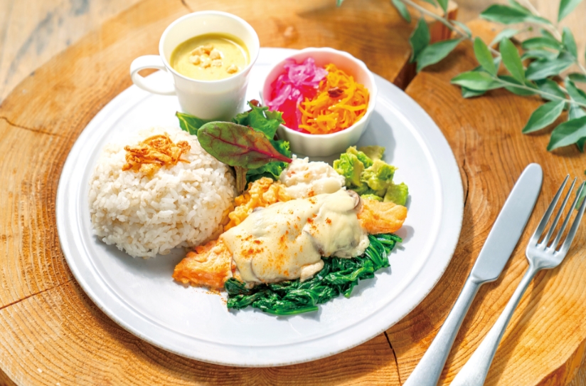 鮮やかな彩りで気分華やぐ ヘルシーランチ