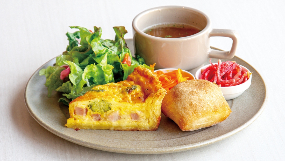 手づくり生地の香ばしさ　花屋が贈る癒やしと美食