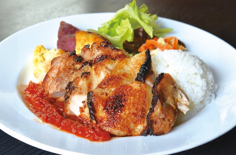 自家製トマトソースとローストチキン