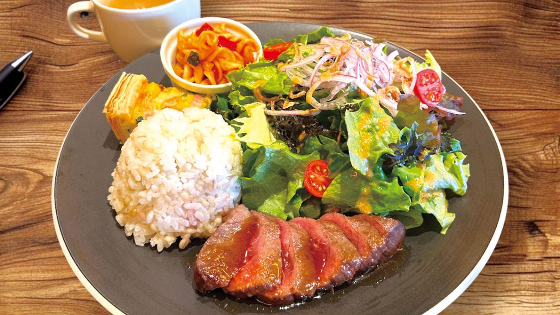 厳選食材と地元野菜たっぷり。本格ビストロの味を楽しんで