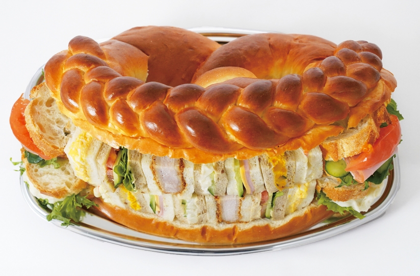 プレッツェル型で楽しむ、華やかサンド