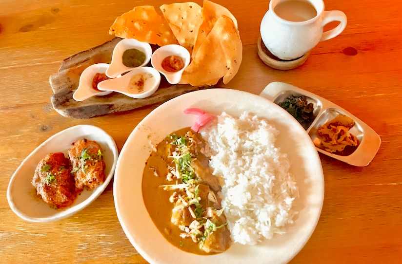 コースのように味わえる人気カレーの詰み込みセット