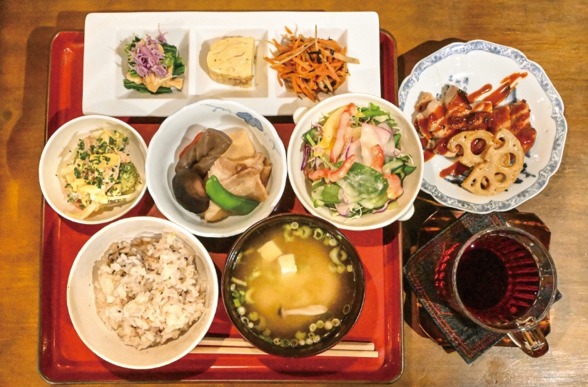 野菜たっぷりでバランスの良い 彩り豊かなランチ膳
