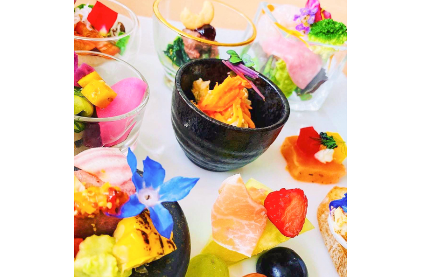 9種の彩り前菜ランチ選べる主菜と甘美な3種