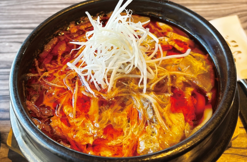 極上の黒毛和牛を味わう、 旨辛スープの贅沢麺