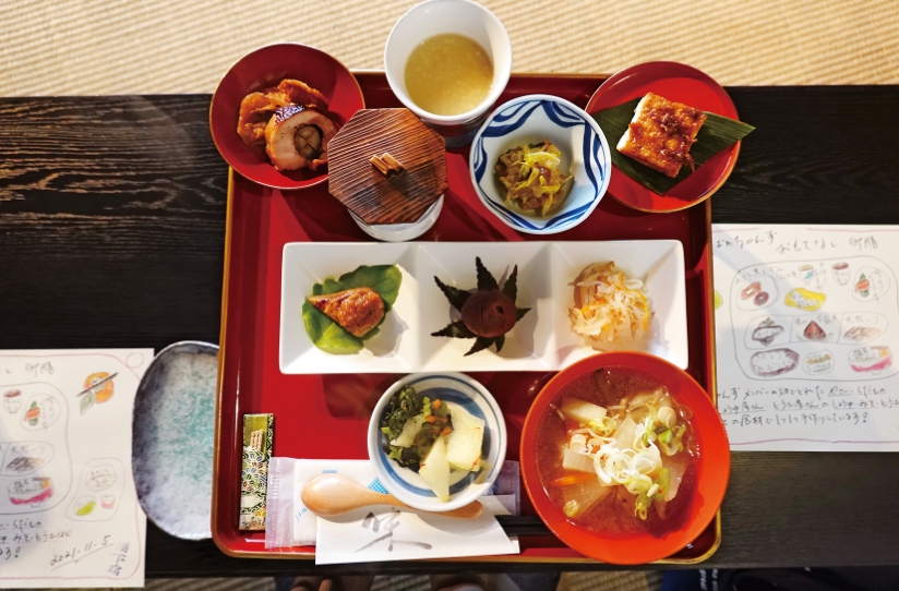 茅葺古民家でいただく ばあちゃんの心づくし