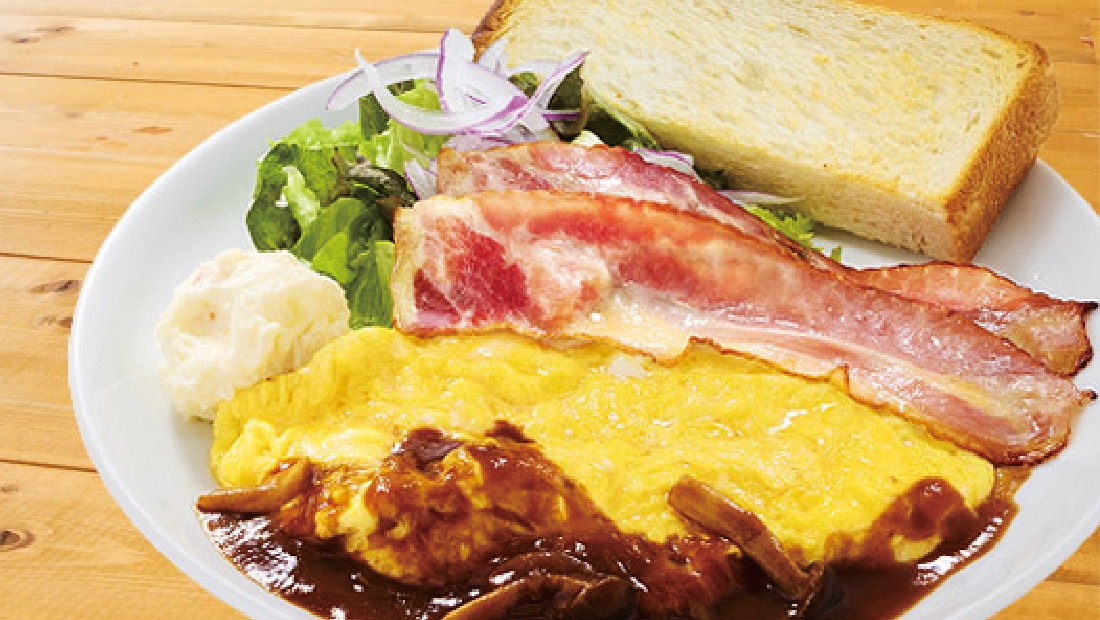 ボリュームたっぷり。ふわふわ卵の極上モーニング