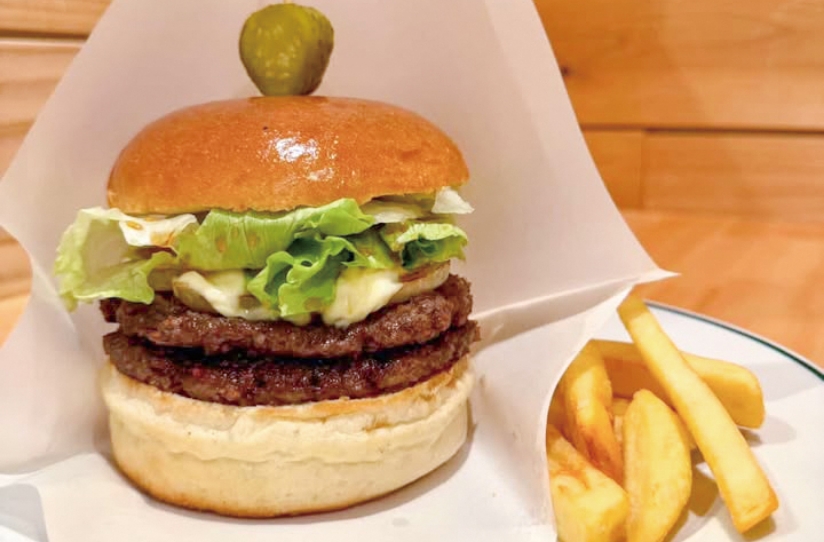 焼きたて自家製バンズ 国産牛100%のパティ×2