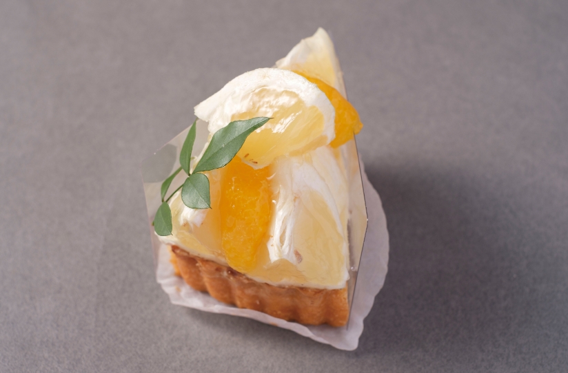 ジューシーな日向夏とオレンジの贅沢タルト