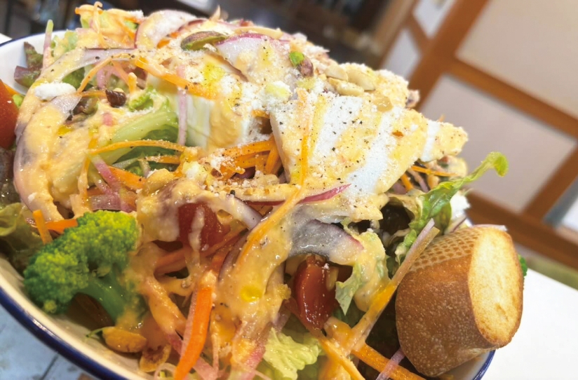 食堂　Nurture（ナーチュア）｜地元・川口野菜をたっぷり味わうサラダ