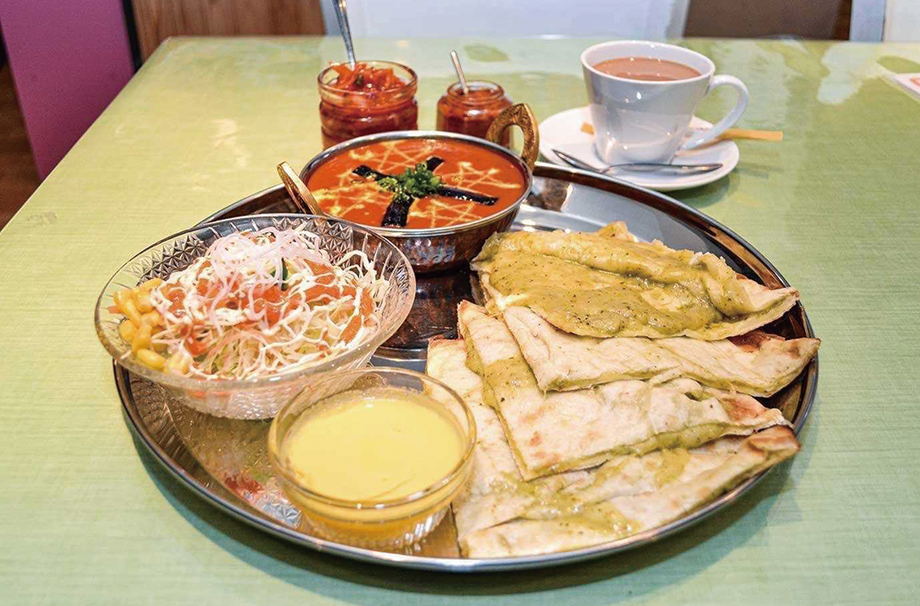 福田町の『パナス福田町店』で「バジルチーズナンセット」！ナン・ライスおかわり自由